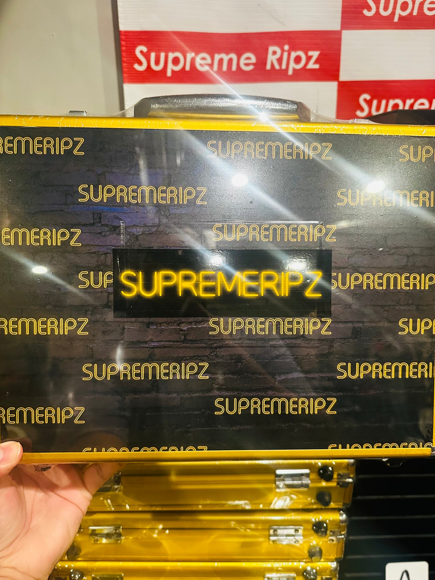 Supremeripz Golden Case